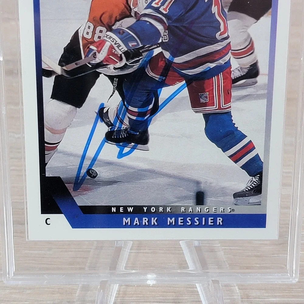 Mark Messier Signed 1993 94 Upper Deck Card New York Rangers Autographed Hockey